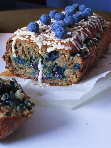 Bizcocho de frutos rojos vegano